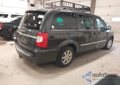 2012 Chrysler Town & Country Touring z USA, uszkodzony, nr VIN 2C4RC1BG6CR106820